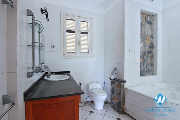 Lake view house for rent in Quang An street, Tay Ho district
